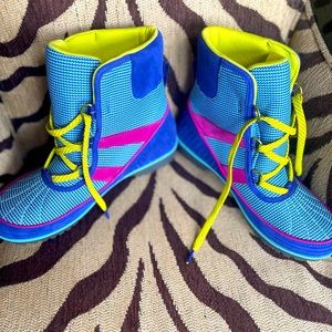 Sorel lace up winter short boots.